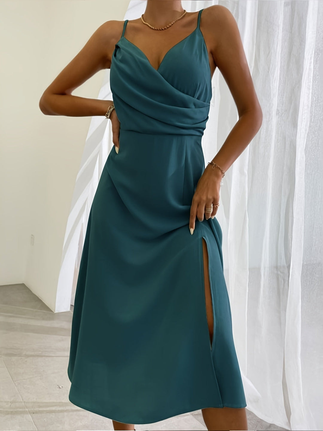 V-Ausschnitt Midikleid mit Druck und Schlitz