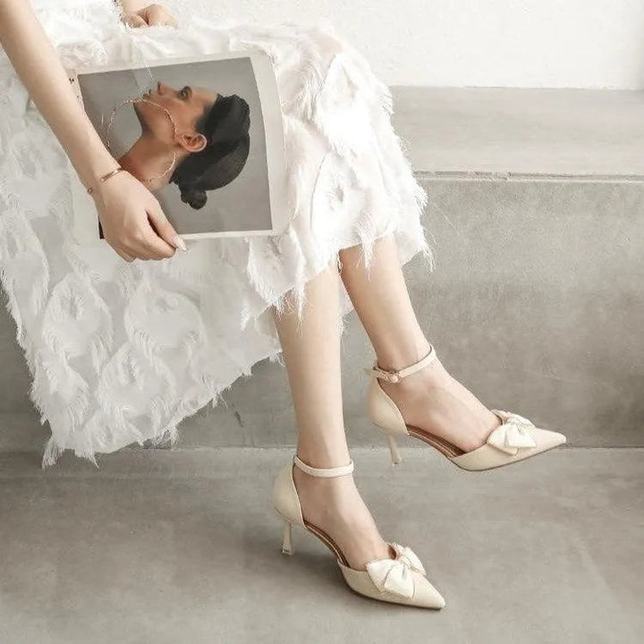 Pumps für Damen mit Schleife und Spitzenabsatz