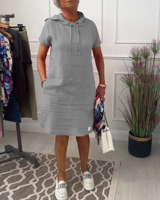 Kurzärmliges Freizeitkleid mit Kapuze