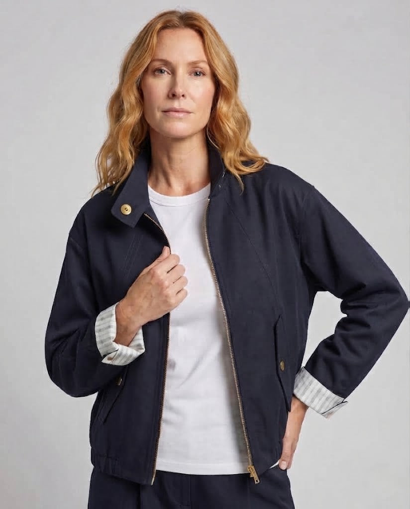 Damen Cropped Utility Jacke mit Stehkragen, Kordelzugsaum und goldfarbenen Details Nord Taschen