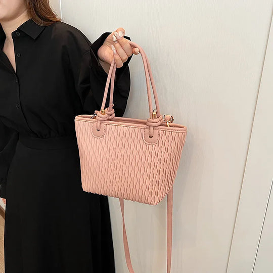 Nord Taschen | Umhängetasche für Damen - Schlichte Tasche mit strukturiertem Design und verstellbarem Riemen