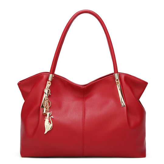 Damen Hobo-Tasche mit goldfarbener Detailverzierung und weicher Kunstleder-Oberfläche Nord Taschen