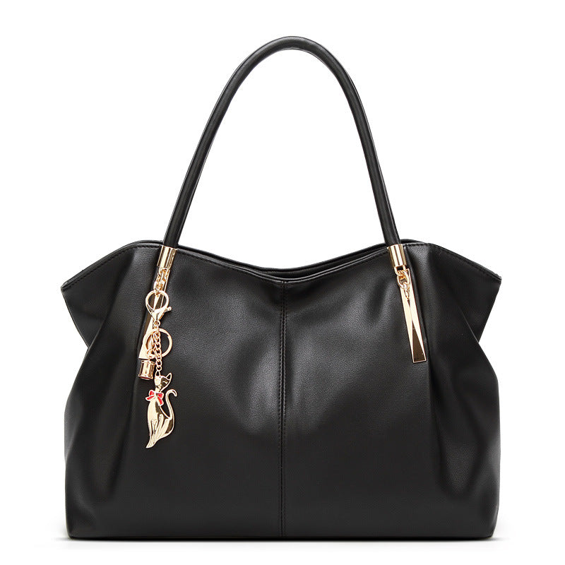 Damen Hobo-Tasche mit goldfarbener Detailverzierung und weicher Kunstleder-Oberfläche Nord Taschen