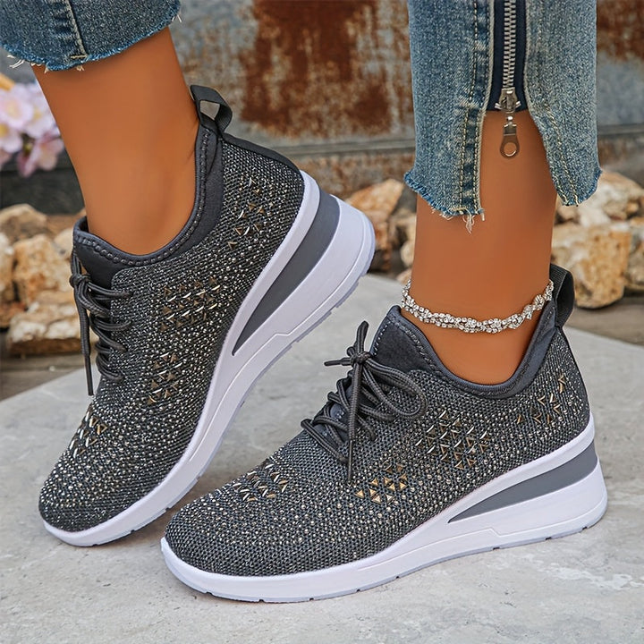 Elegante Sneakers mit Strasssteinen