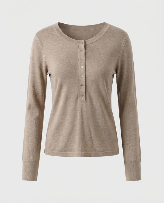 Damen Feines Langarm-Henley aus Feinstrick mit knöpfbarer Mittelblende und schmaler Passform Nord Taschen