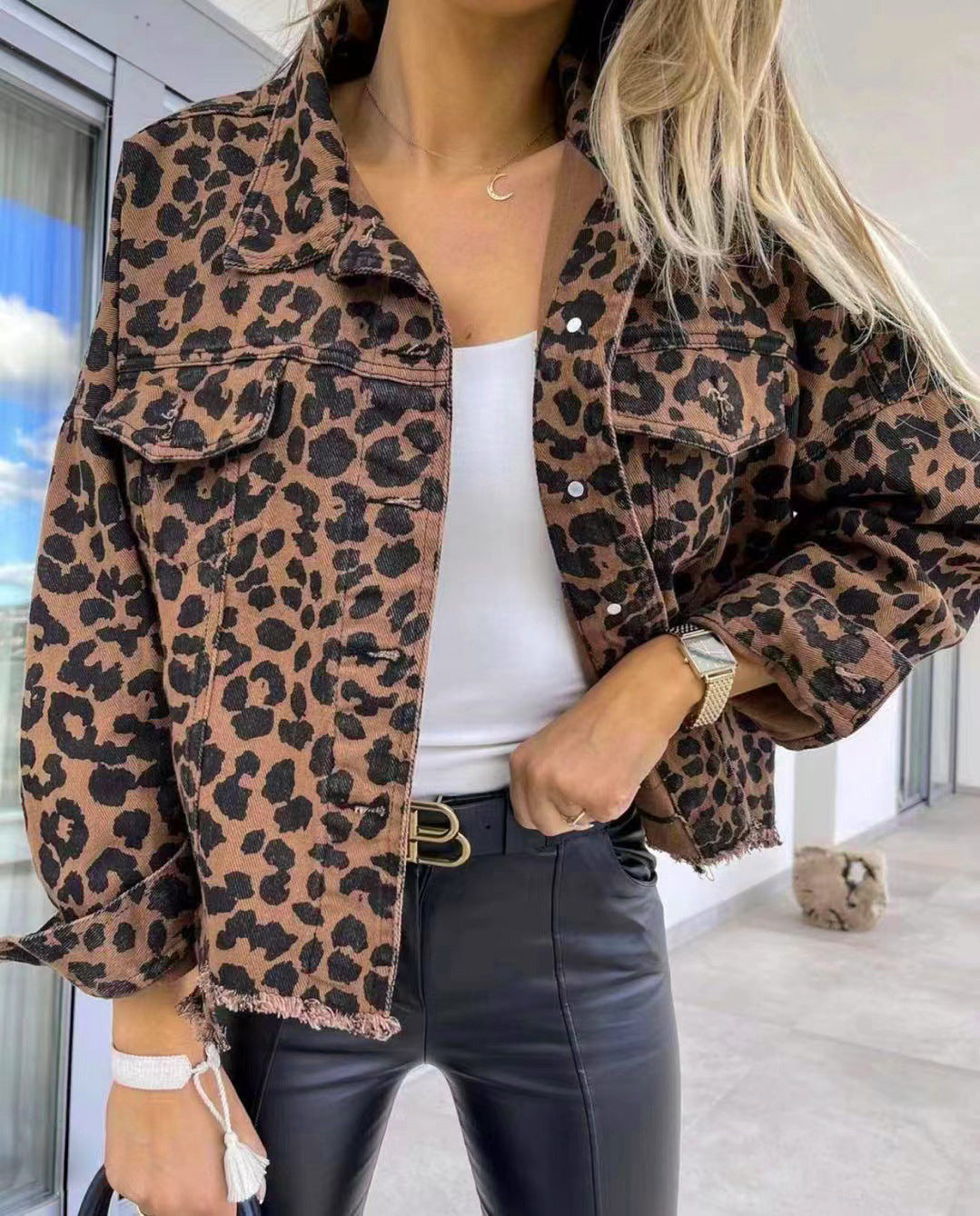 Raw Hem Leopardenkragen Denimjacke
