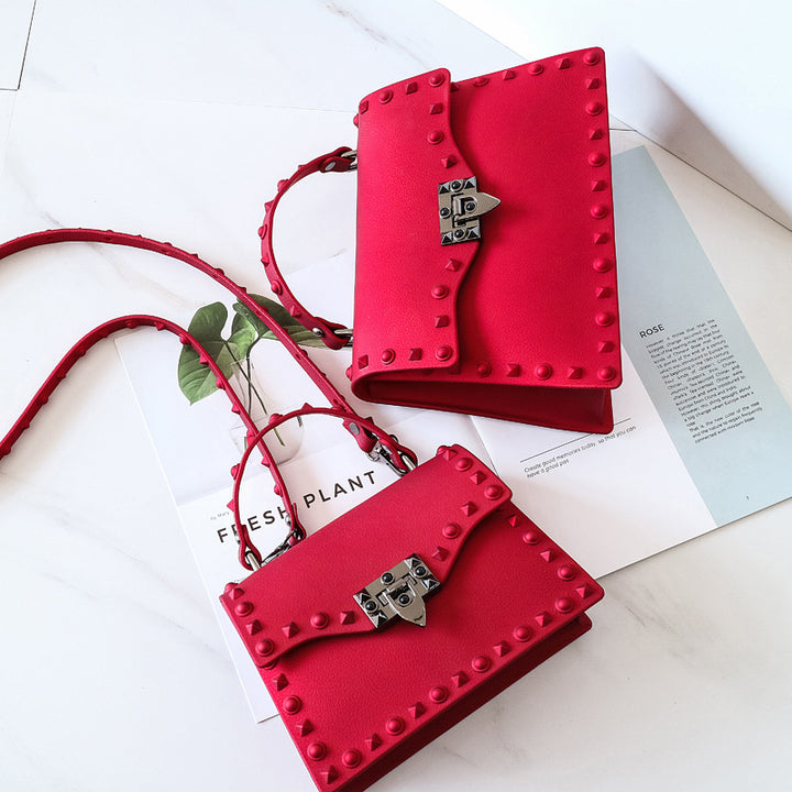 Damen Handtasche mit auffälligen Nieten Nord Taschen
