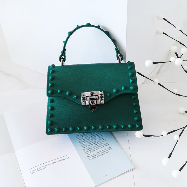 Damen Handtasche mit auffälligen Nieten Nord Taschen