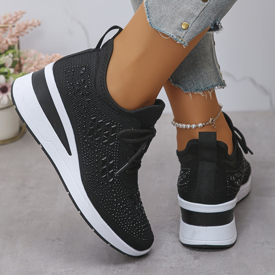 Elegante Sneakers mit Strasssteinen