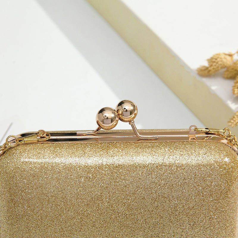 Damen Clutch mit glamourösem Design Nord Taschen