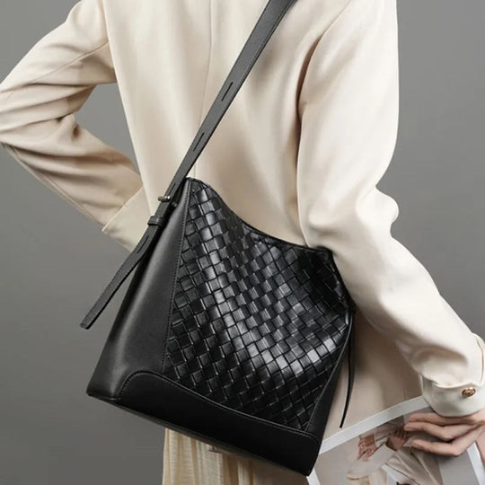 Nord Taschen | Umhängetasche für Damen - Modische Schultertasche mit geflochtenem Design und verstellbarem Riemen