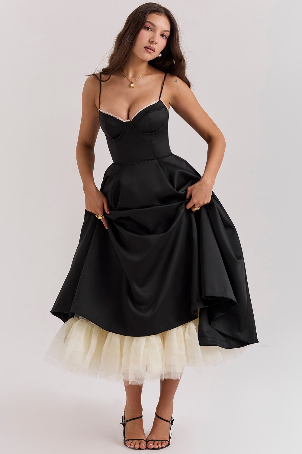 Luxuriös Ausgestellte Kleid mit Spaghettiträgern für Frauen Hochzeit, Braut und Fest Kasana