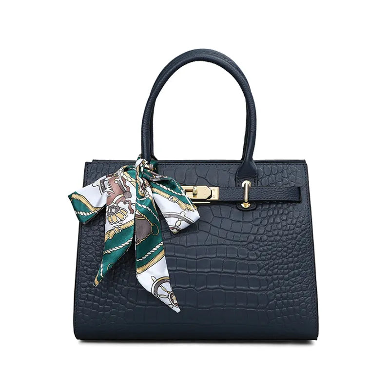 Nord Taschen | Handtasche für Damen - Großzügige Tasche mit strukturiertem Design und dekorativem Schleifenanhänger