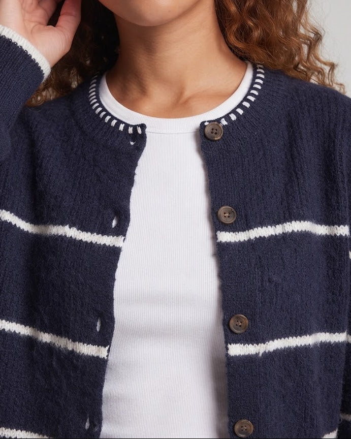 Damen Grobgestrickte Knopf-Cardigan mit Streifenstruktur und Rundhalsausschnitt Nord Taschen
