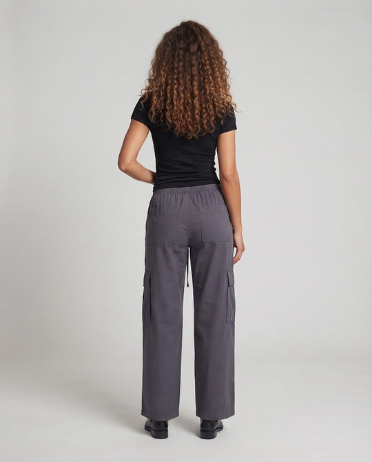 Damen weite Cargo-Hose mit elastischem Bund und aufgesetzten Klappentaschen Nord Taschen