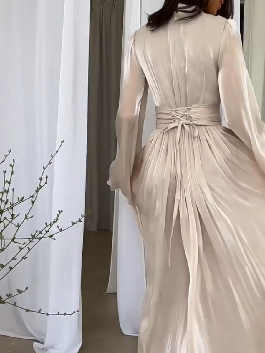 Stylisches Maxikleid mit Bindegürtel