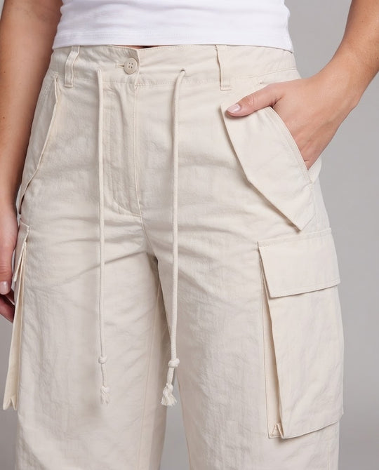 Damen Weite Cargo‑Hose mit Multi‑Taschen, hoher Taille und Kordelzug Nord Taschen
