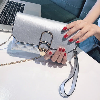 Damen Clutch aus strukturiertem Kunstleder mit eleganter Kettenverzierung Nord Taschen