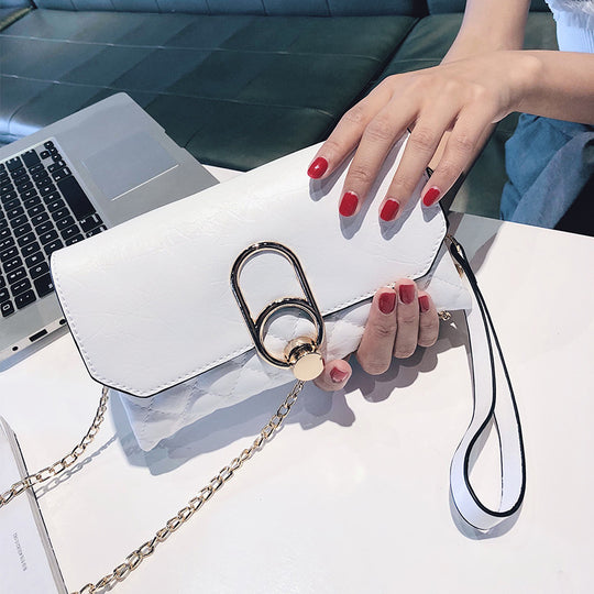 Damen Clutch aus strukturiertem Kunstleder mit eleganter Kettenverzierung Nord Taschen