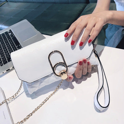 Damen Clutch aus strukturiertem Kunstleder mit eleganter Kettenverzierung Nord Taschen