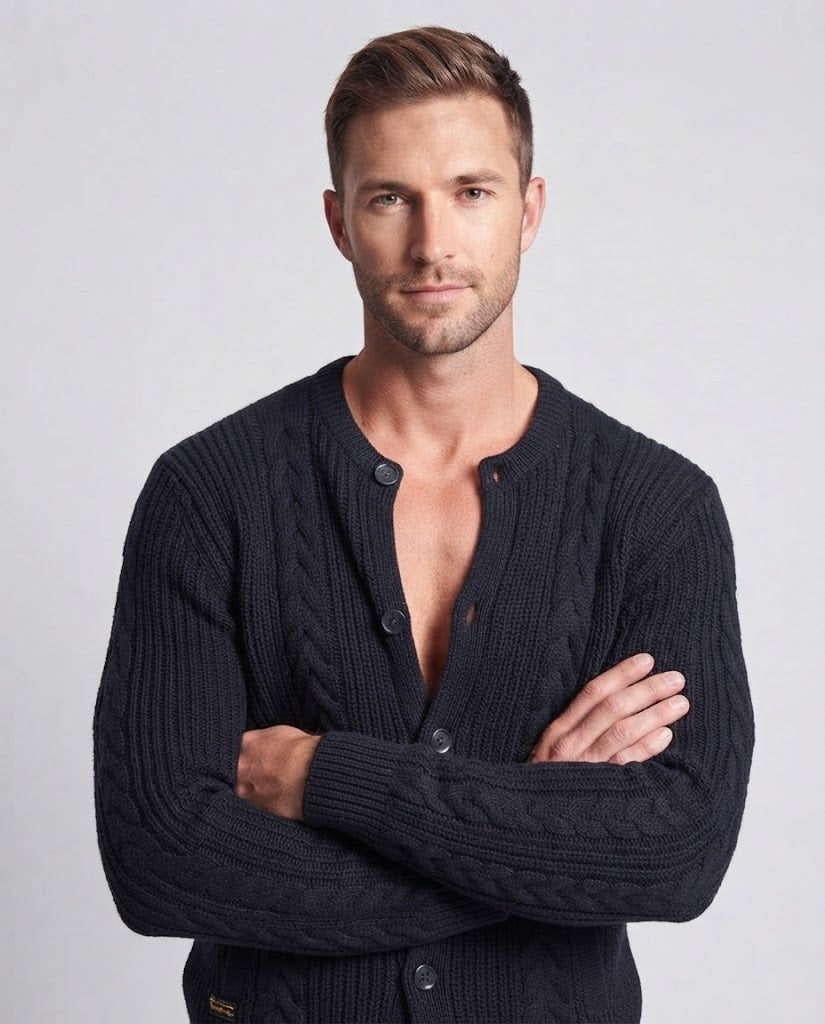 Herren Grobgestrickter Zopfmuster-Cardigan mit Knopfleiste, Rundhals und Eingrifftaschen Nord Taschen