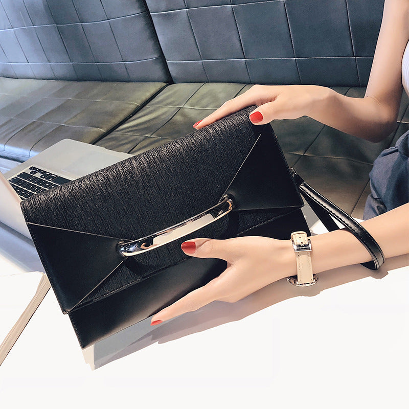Damen Clutch in modernem Design mit eleganten Akzenten Nord Taschen