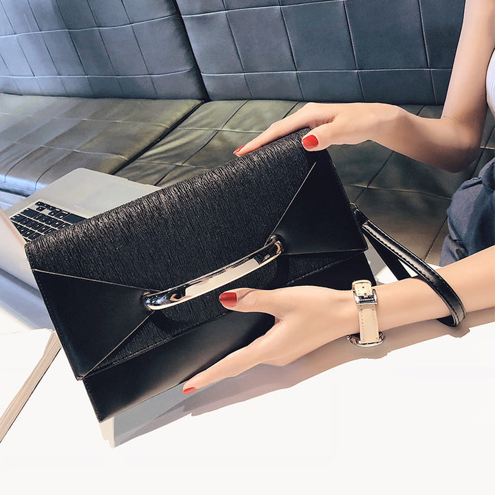 Damen Clutch in modernem Design mit eleganten Akzenten Nord Taschen