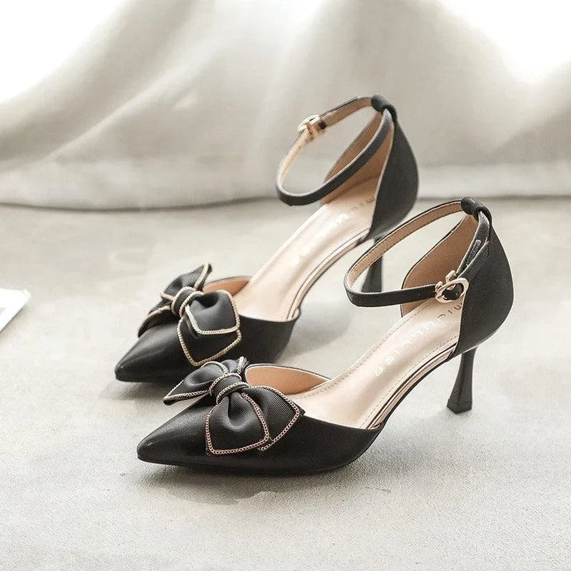 Pumps für Damen mit Schleife und Spitzenabsatz