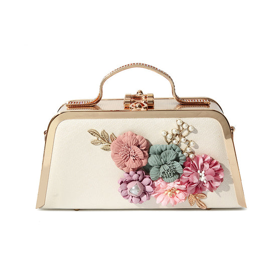 Damen Clutch-Tasche im floralen Design mit glänzenden Akzenten Nord Taschen