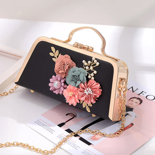 Damen Clutch-Tasche im floralen Design mit glänzenden Akzenten Nord Taschen