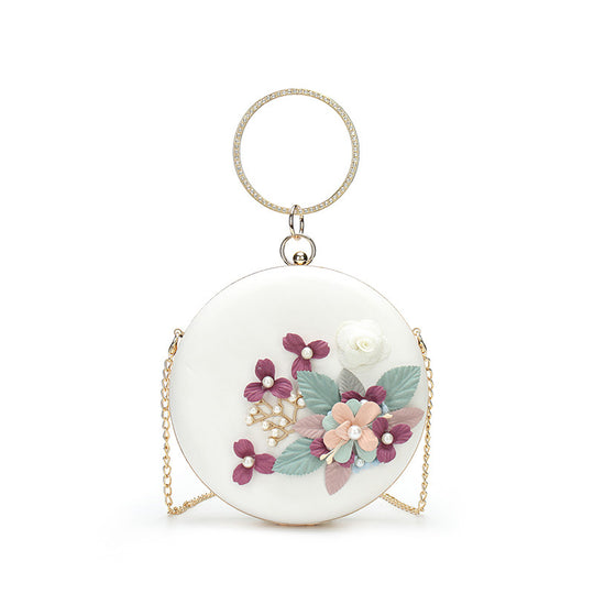 Damen Clutch-Tasche mit floralen Applikationen und glänzendem Kettenriemen Nord Taschen