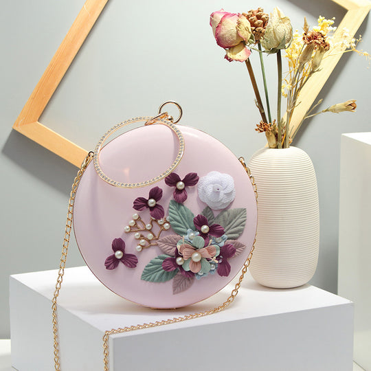 Damen Clutch-Tasche mit floralen Applikationen und glänzendem Kettenriemen Nord Taschen