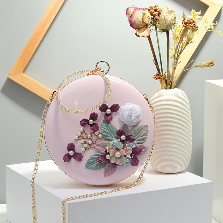 Damen Clutch-Tasche mit floralen Applikationen und glänzendem Kettenriemen Nord Taschen