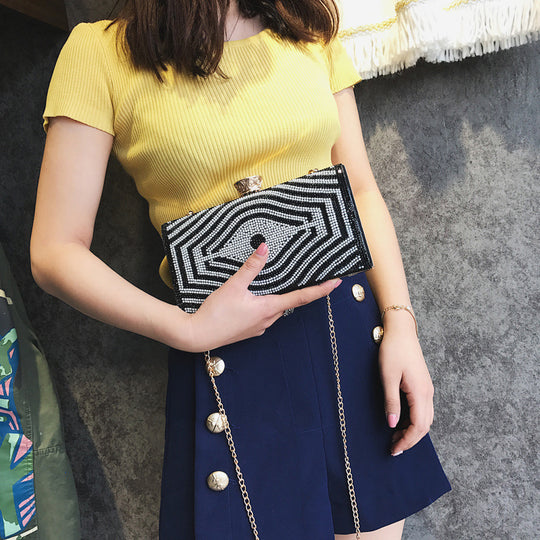 Damen elegante Clutch mit glamourösen Pailletten und goldener Kette Nord Taschen