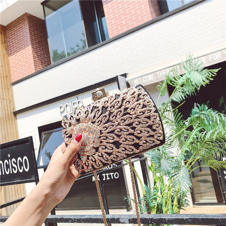 Damen Clutch mit glamourösem Design und funkelnden Applikationen Nord Taschen