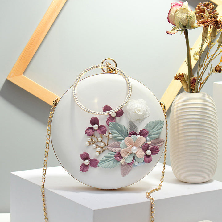 Damen Clutch-Tasche mit floralen Applikationen und glänzendem Kettenriemen Nord Taschen