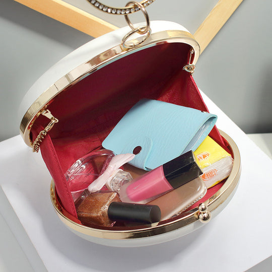 Damen Clutch-Tasche mit floralen Applikationen und glänzendem Kettenriemen Nord Taschen