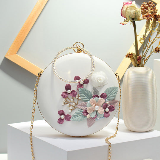 Damen Clutch-Tasche mit floralen Applikationen und glänzendem Kettenriemen Nord Taschen