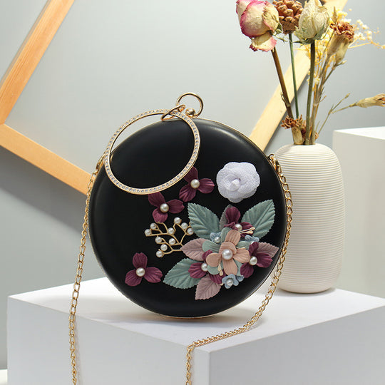 Damen Clutch-Tasche mit floralen Applikationen und glänzendem Kettenriemen Nord Taschen