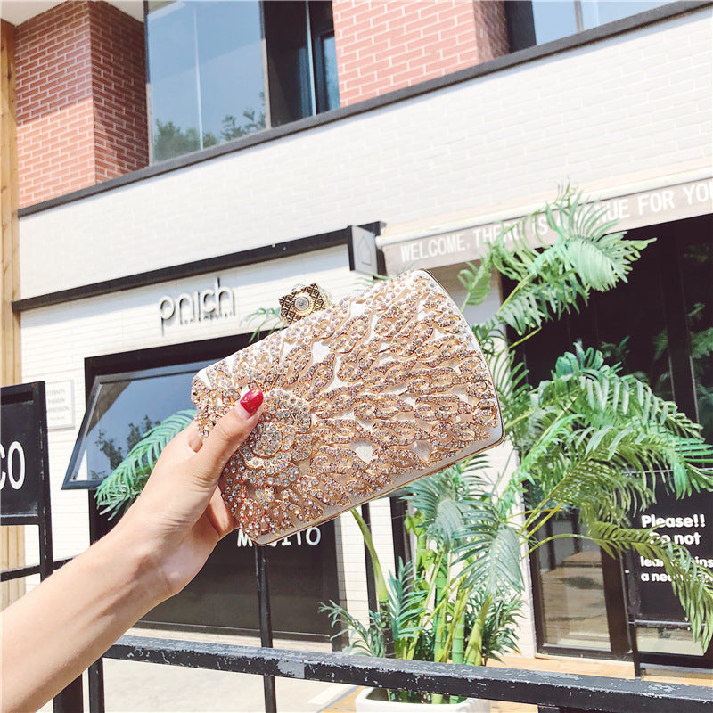 Damen Clutch mit glamourösem Design und funkelnden Applikationen Nord Taschen