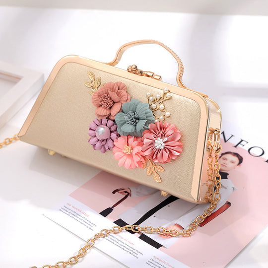 Damen Clutch-Tasche im floralen Design mit glänzenden Akzenten Nord Taschen
