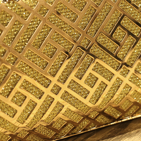 Damen Clutch-Tasche mit geometrischem Design und eleganter Kettenverzierung Nord Taschen