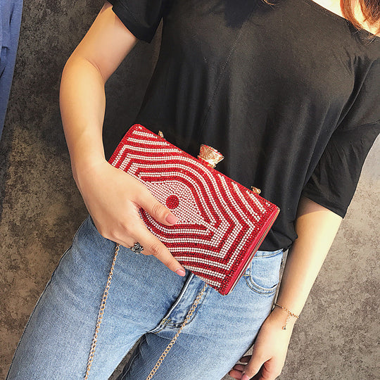 Damen elegante Clutch mit glamourösen Pailletten und goldener Kette Nord Taschen