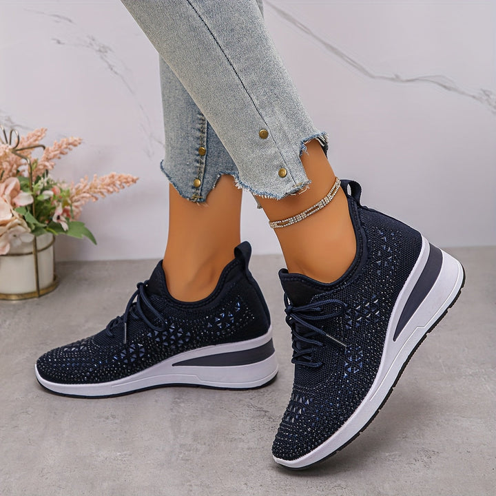 Elegante Sneakers mit Strasssteinen