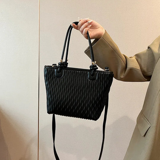 Nord Taschen | Umhängetasche für Damen - Schlichte Tasche mit strukturiertem Design und verstellbarem Riemen