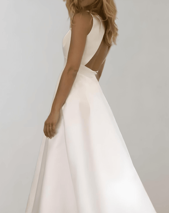 Weißes Minimalistisches Brautkleid Mit Tiefem V-Ausschnitt Und Taschen Avellé
