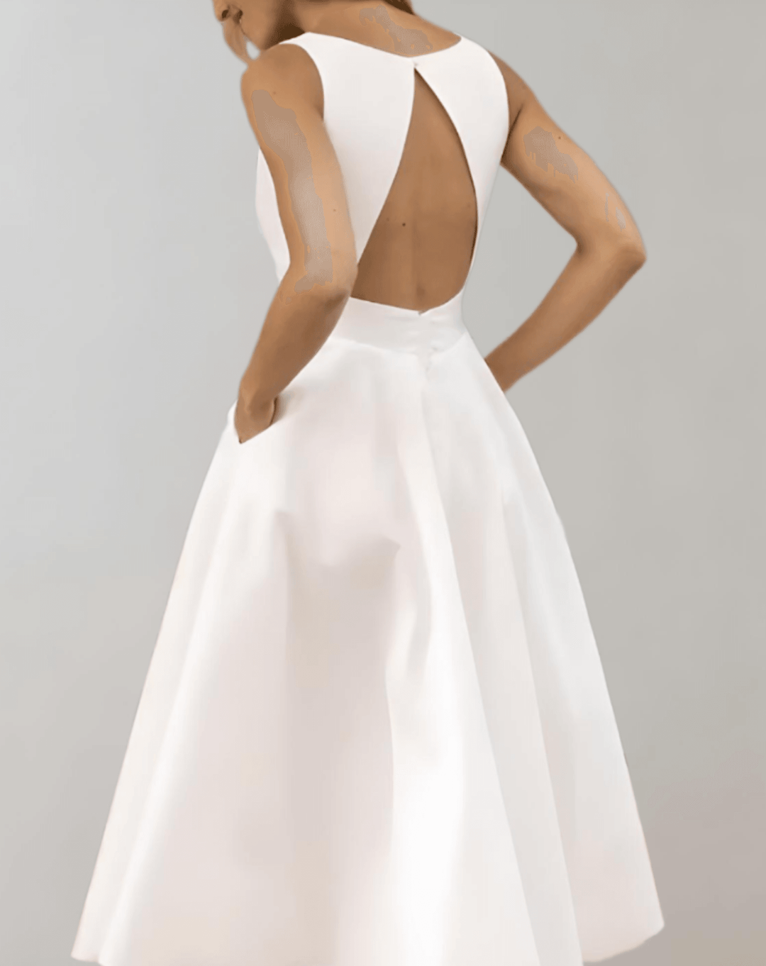 Weißes Minimalistisches Brautkleid Mit Tiefem V-Ausschnitt Und Taschen Avellé