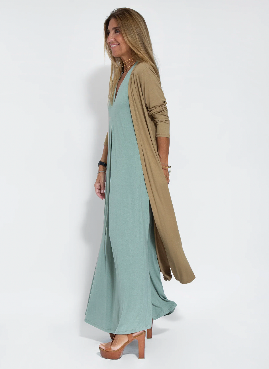 Set mit Langem, Schlank Machendem Kleid und Weste