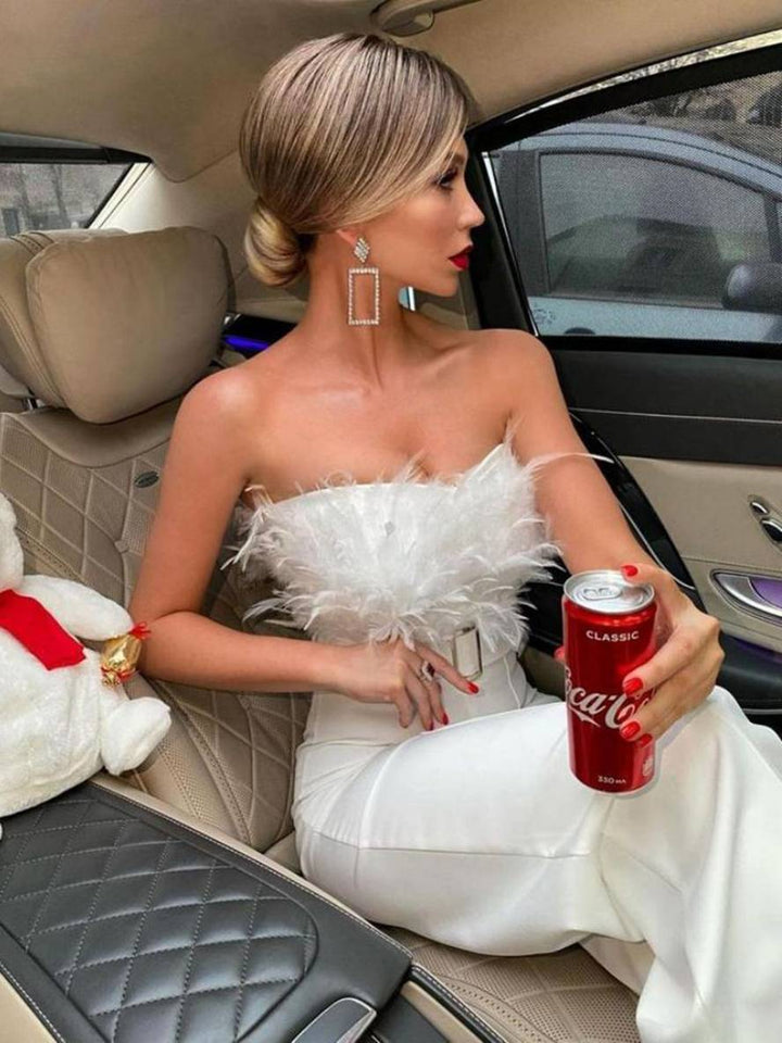 Kombination Tube mit Gerader Beinform Bustier mit Federn Elegante Frau Weiß
