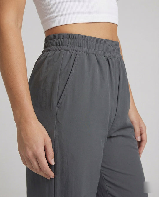 Ultraleichte Outdoor-Hose mit elastischem hochgeschnittenem Bund, Rundumstretch und weitem Bein